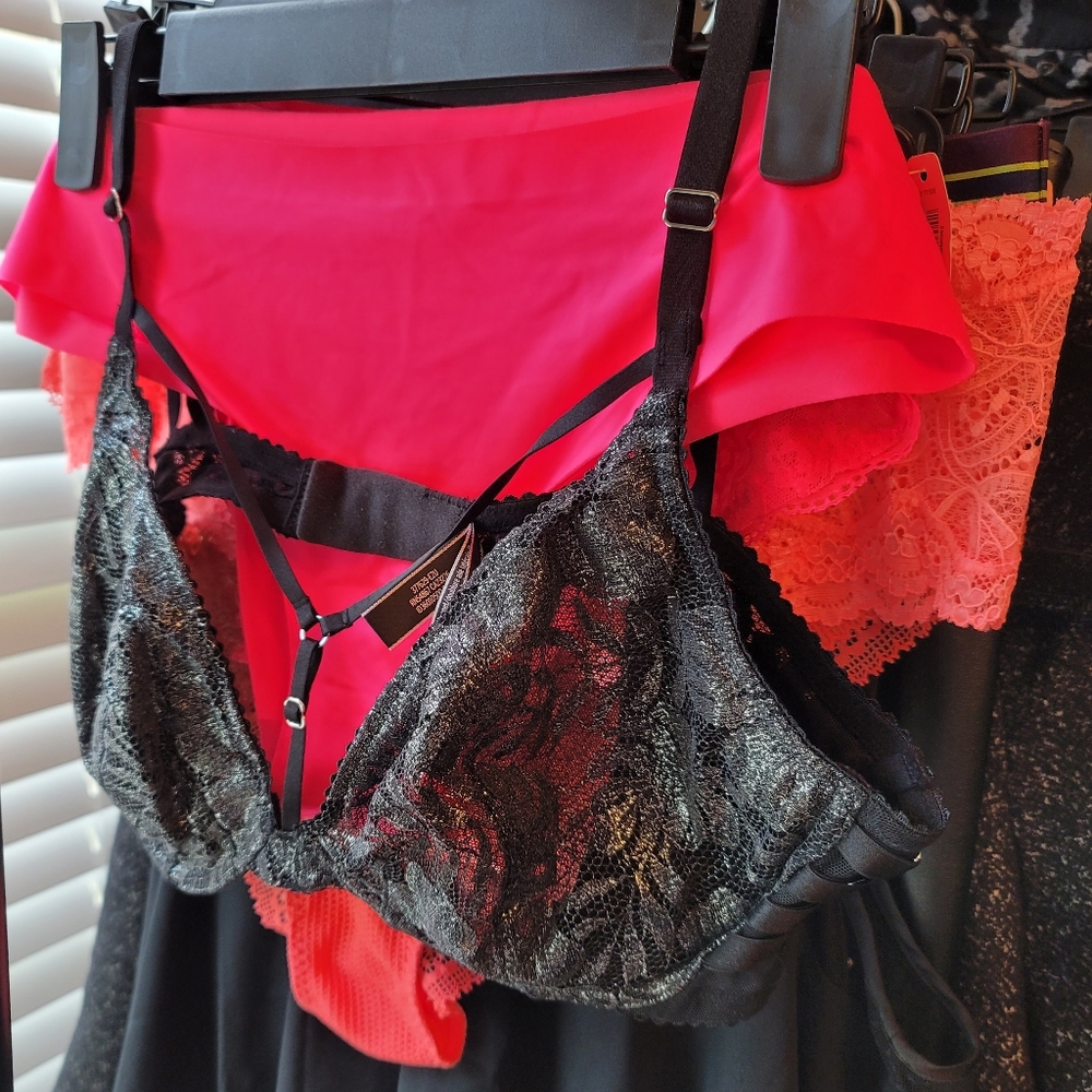 NWOT Victoria Secret Metallic Bra Sz38C Set